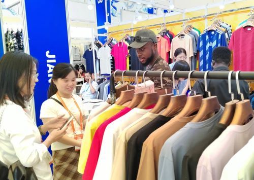 華交會(huì)展商業(yè)務(wù)快速恢復(fù)，服飾行業(yè)迎來(lái)新機(jī)遇
